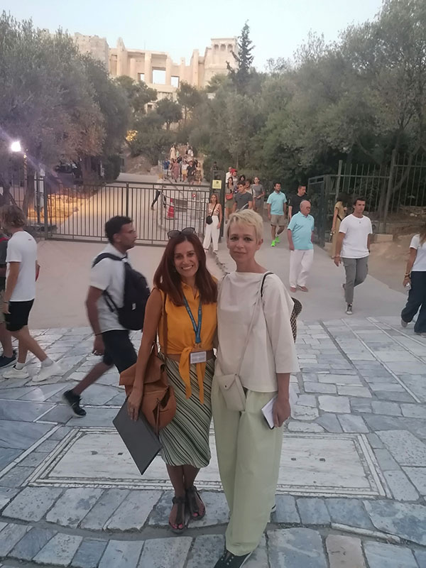 con la artista de NY Carol Bove en la Acropolis